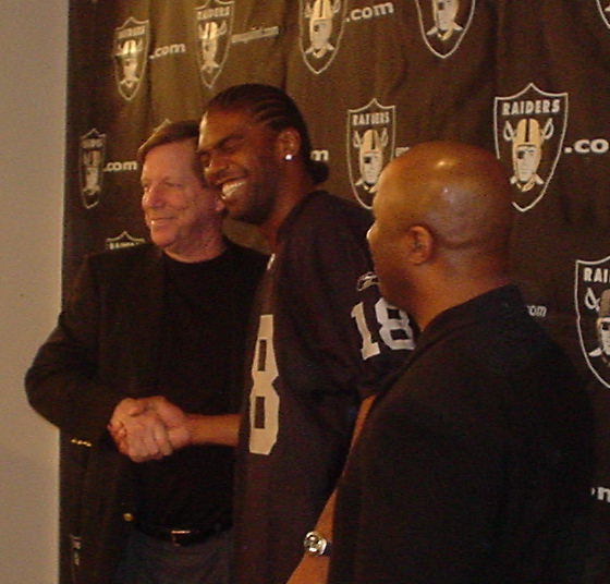 Randy Moss: WR #18 Randy Moss Joins The Raiders / The Oakland